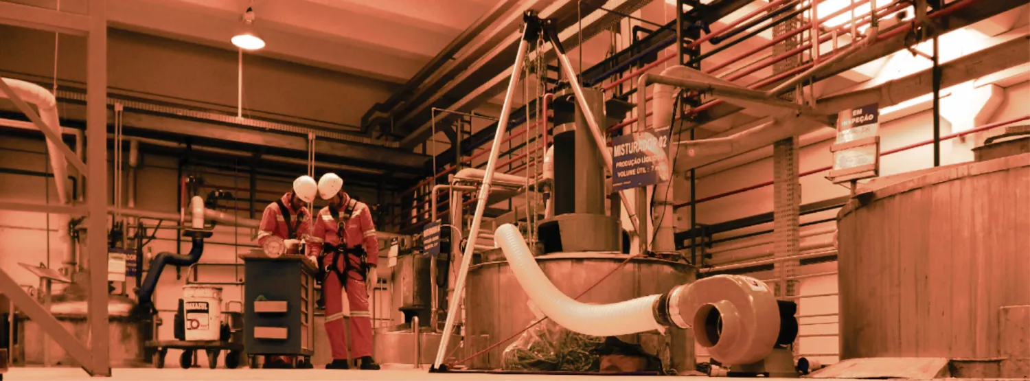 Equipe Acromax em operação de resgate em espaço confinado